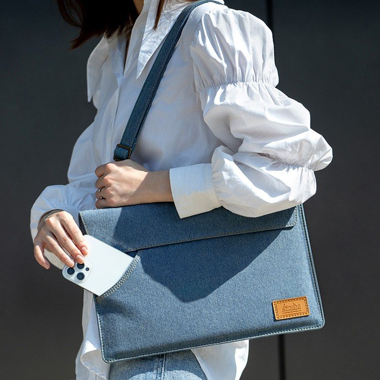 Сумка Tomtoc TheHer Denim Shoulder Bag A26 для ноутбуков 13".Цвет: голубой джинсовый