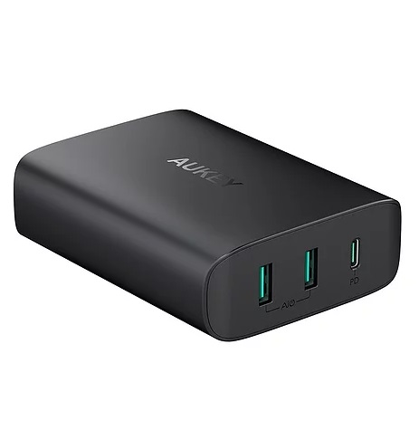 Сетевое зарядное устройство Aukey 60W, USB-A x2, USB-C x1. Цвет: черный